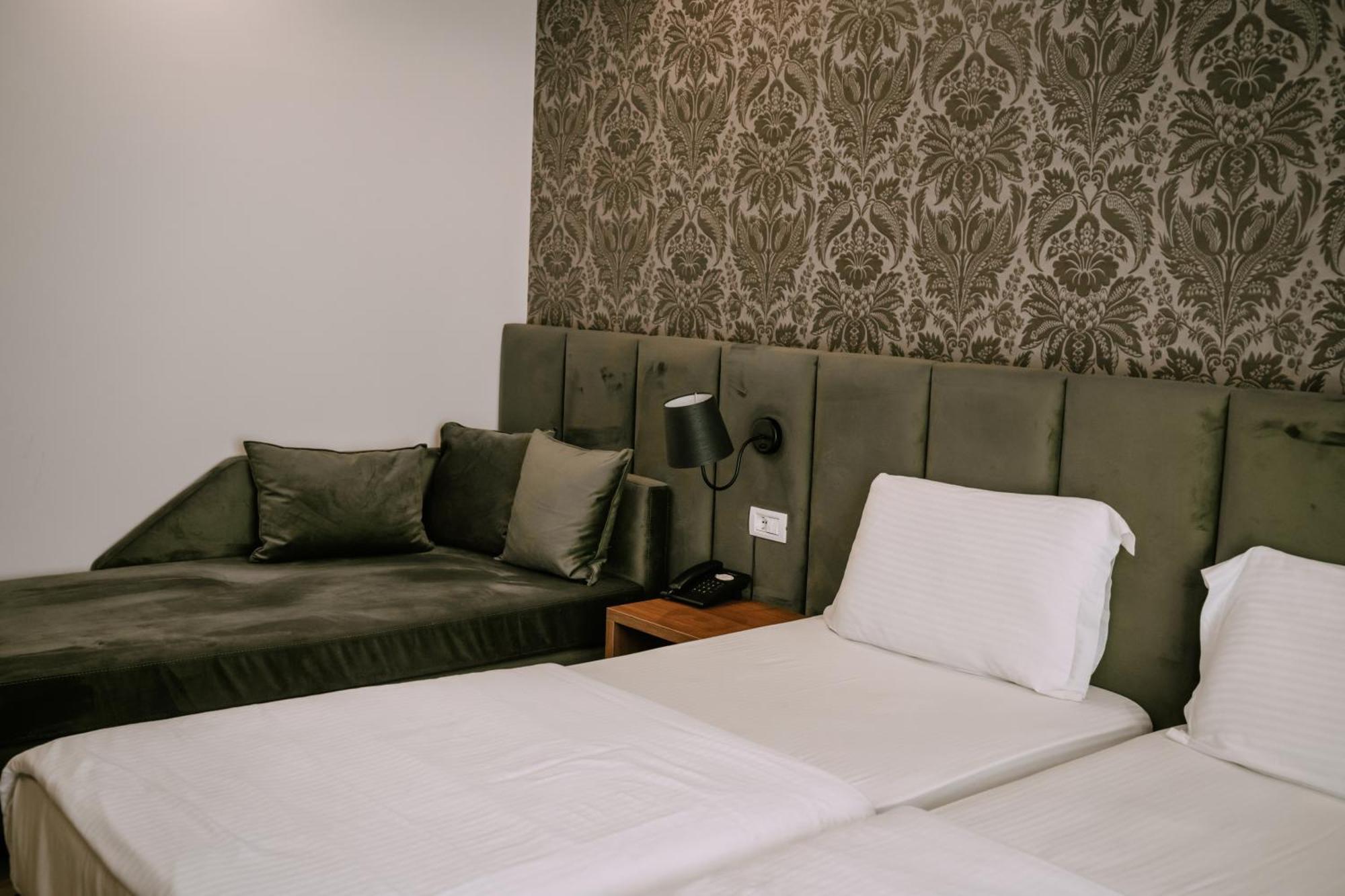Kryemëdhej Albanian Star Hotel מראה חיצוני תמונה