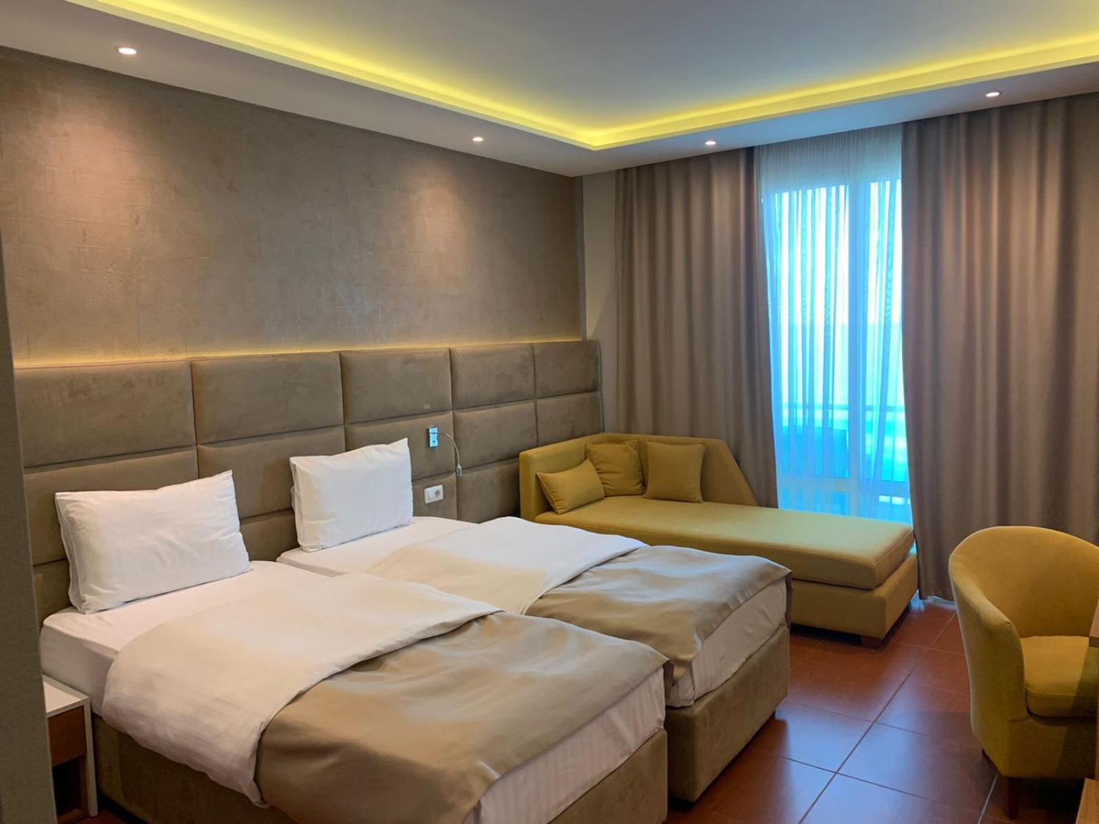Kryemëdhej Albanian Star Hotel מראה חיצוני תמונה