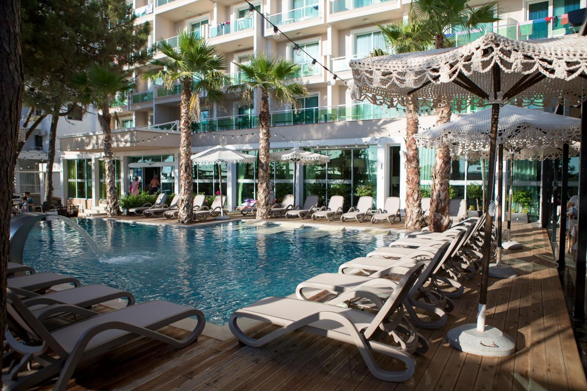Kryemëdhej Albanian Star Hotel מראה חיצוני תמונה