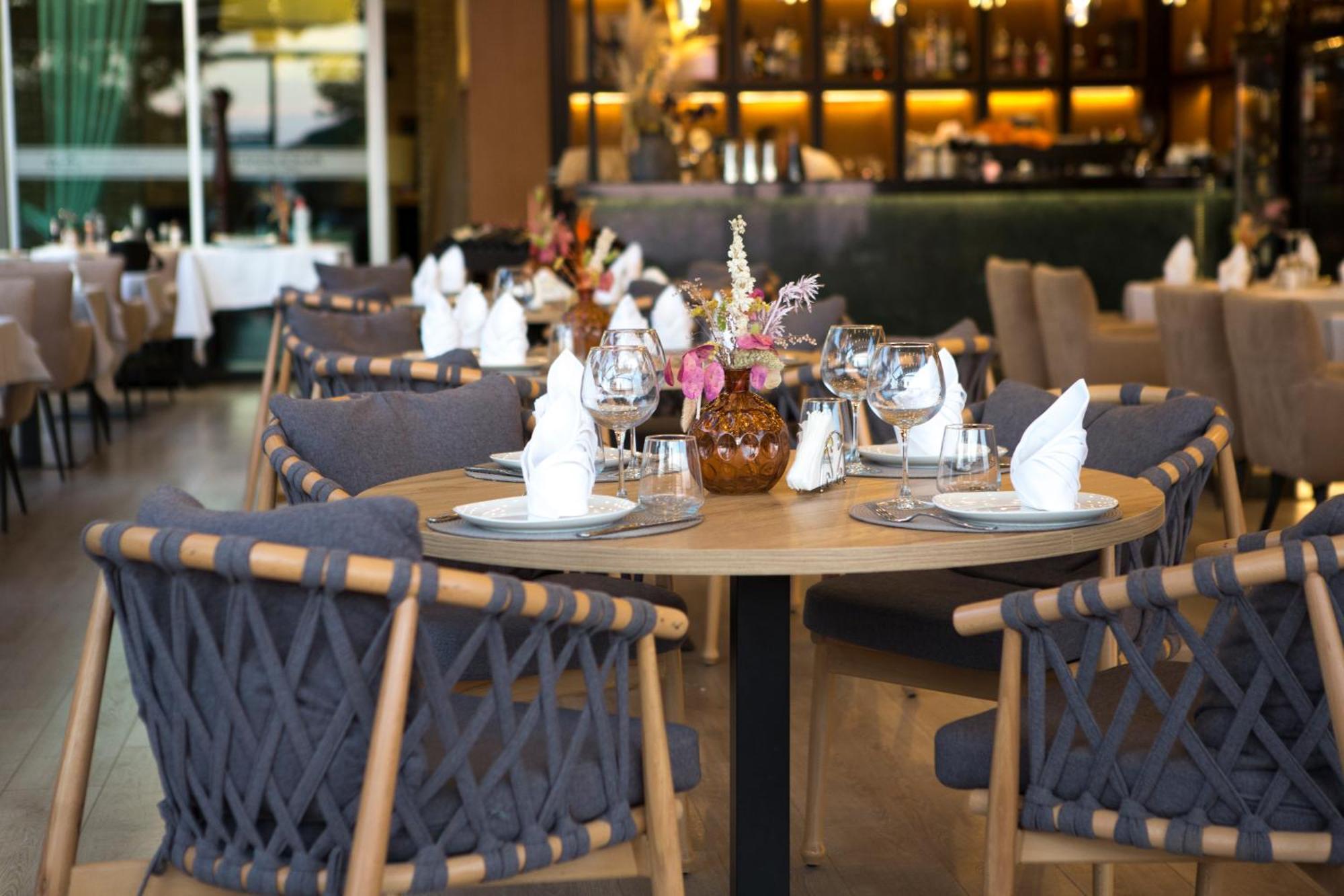 Kryemëdhej Albanian Star Hotel מראה חיצוני תמונה